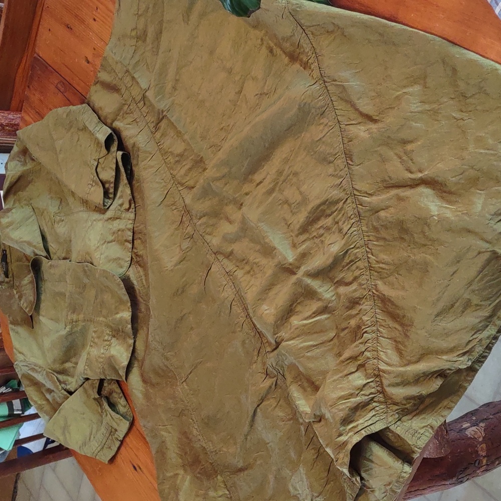 Areli collection green iradesent cropped sz 6 top and sz 8 matching skirt